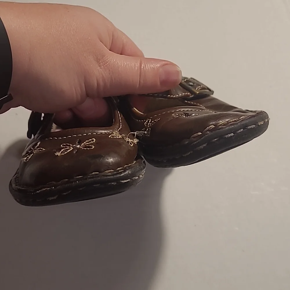 OshKosh Bgosh Llittle Girls 6 brown dress shoes floral embroidery velcro